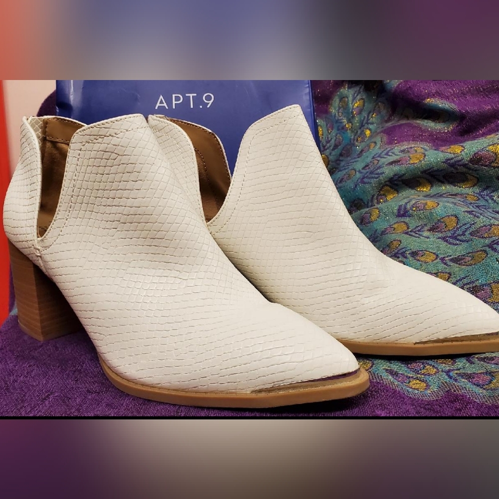 Apt 9 White Booties Nanosecond In Size 8.5 Euc - image 1